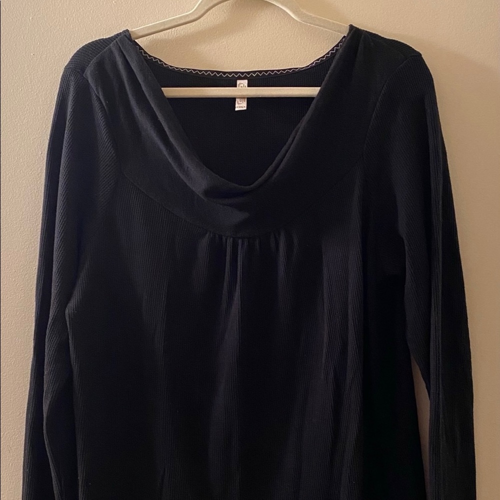 Old Navy Women's Black Cowl neck Lightweight Long Sleeve Shirt top Size XXL.